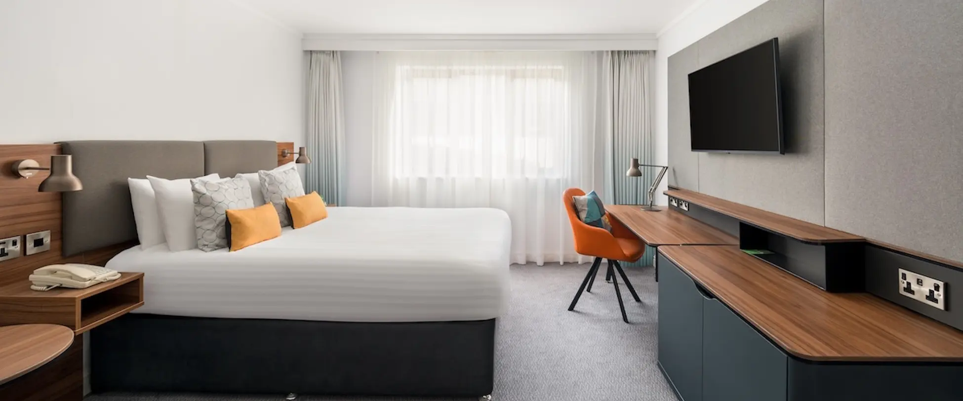 Holiday Inn Ashford Central Accommodation.
